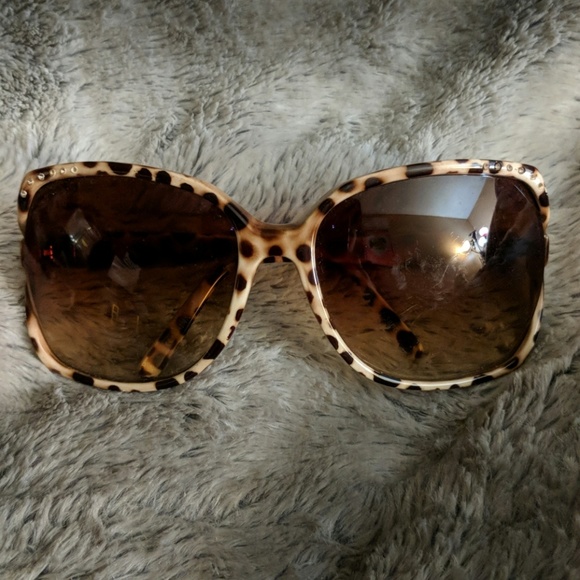 saints and sailors Accessories - Leopard Sunglasses